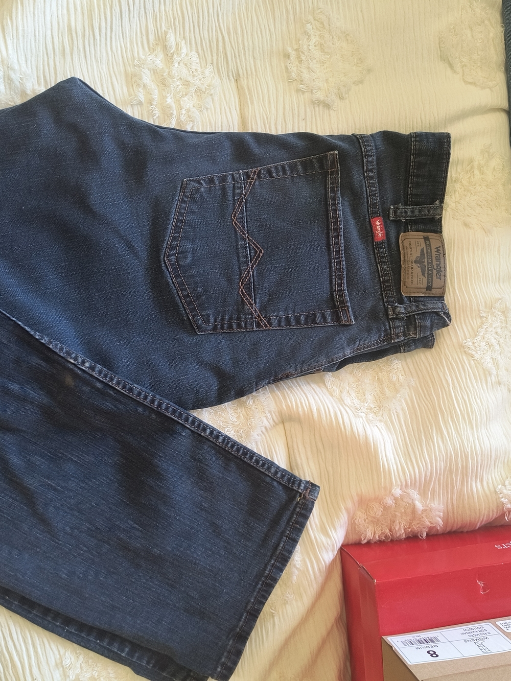 Wrangler Men’s Straight Jeans in Deep Blue